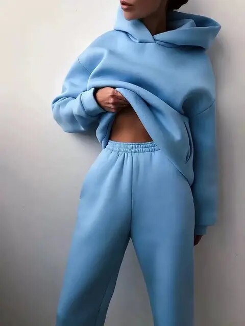 Kadınlar için Kapüşonlu Sweatshirt ve Eşofman Altı Seti