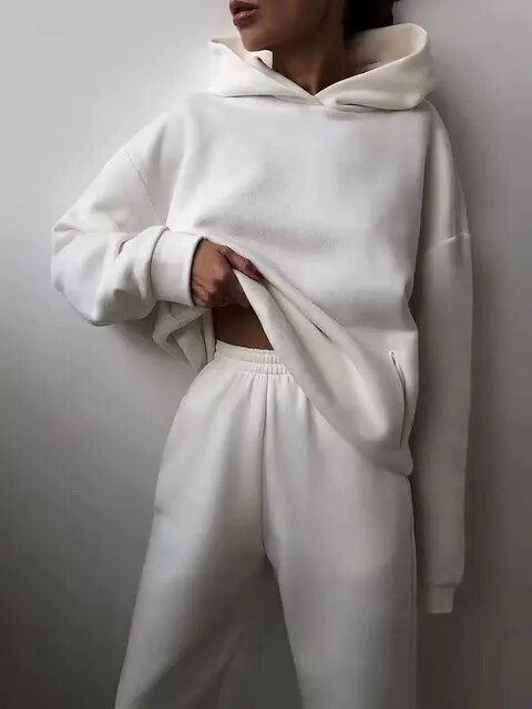 Kadınlar için Kapüşonlu Sweatshirt ve Eşofman Altı Seti