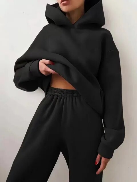 Kadınlar için Kapüşonlu Sweatshirt ve Eşofman Altı Seti
