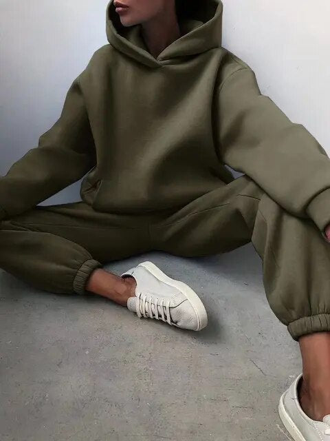 Kadınlar için Kapüşonlu Sweatshirt ve Eşofman Altı Seti