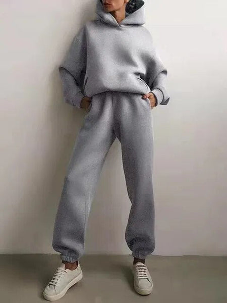 Kadınlar için Kapüşonlu Sweatshirt ve Eşofman Altı Seti
