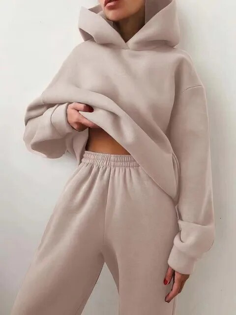 Kadınlar için Kapüşonlu Sweatshirt ve Eşofman Altı Seti
