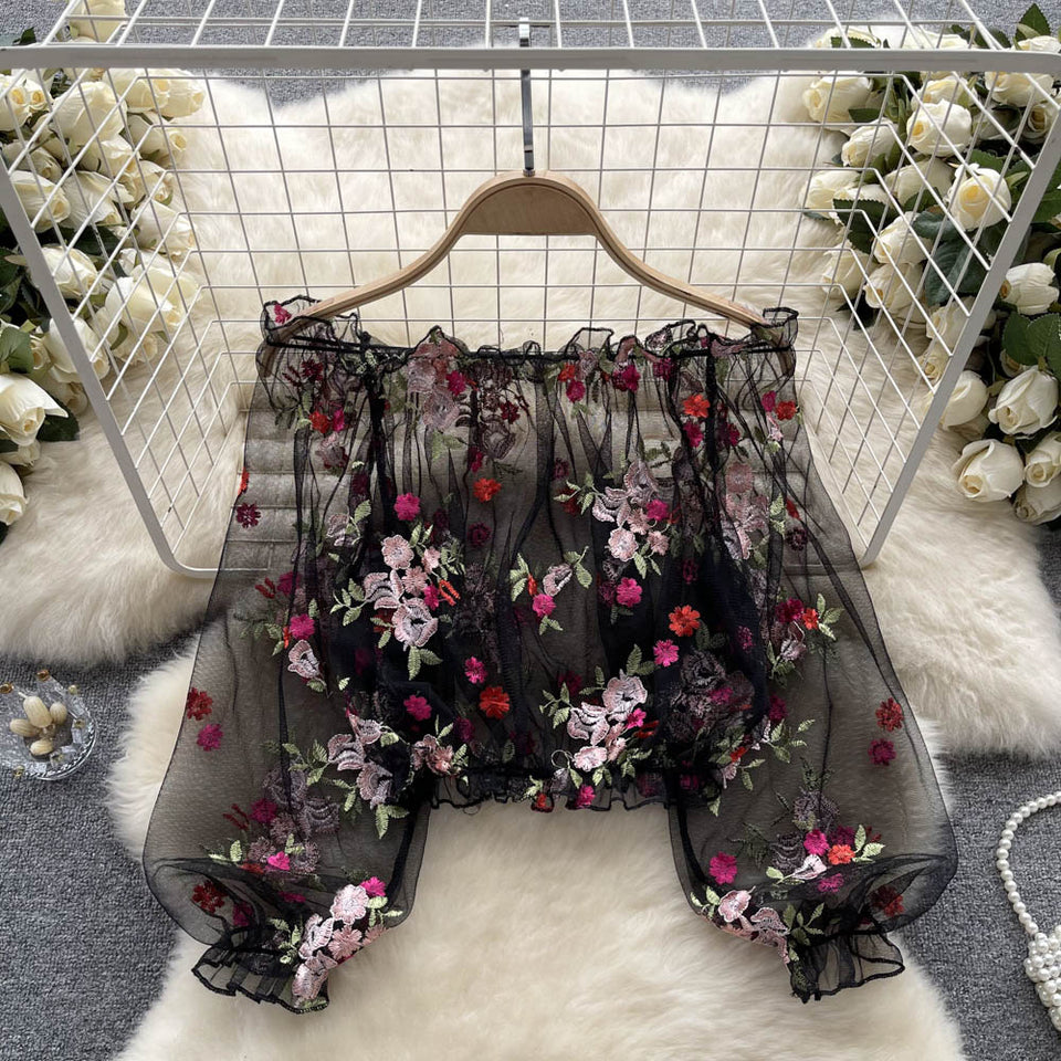 Lola Off-Shoulder Çiçek Nakışlı Dantel Bluz