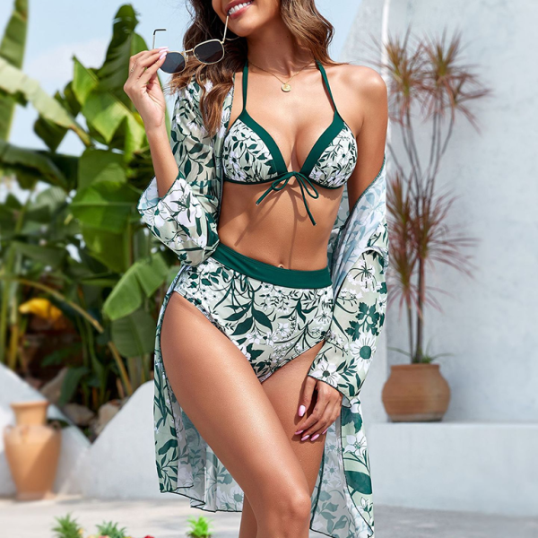 Amazon - Botanik Desenli Üç Parça Bikini Seti