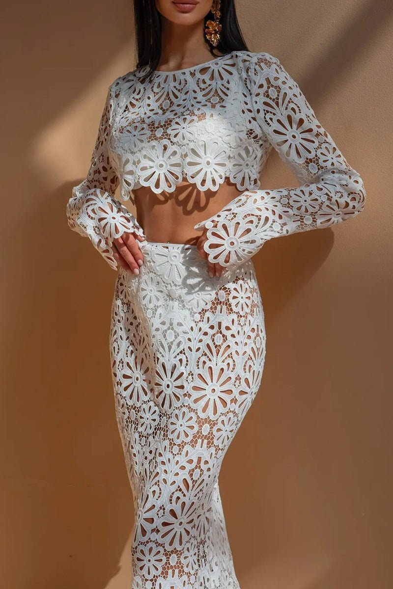 Lena – Çiçek Desenli Oyulmuş Set