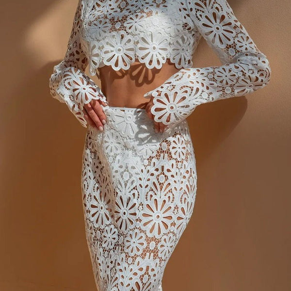 Lena – Çiçek Desenli Oyulmuş Set