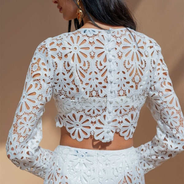 Lena – Çiçek Desenli Oyulmuş Set