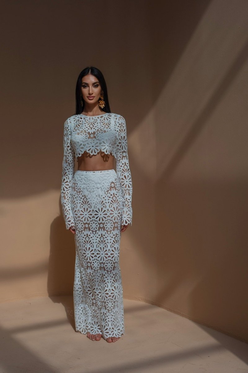 Lena – Çiçek Desenli Oyulmuş Set