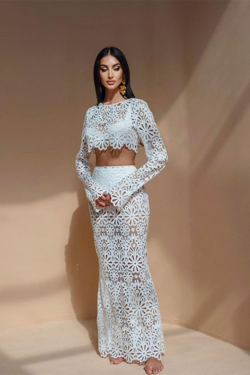 Lena – Çiçek Desenli Oyulmuş Set
